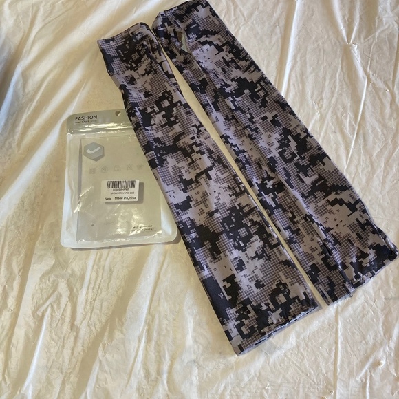 Grey and black Anti Ultra Violet Cooling Sleeves New - Picture 1 of 1
